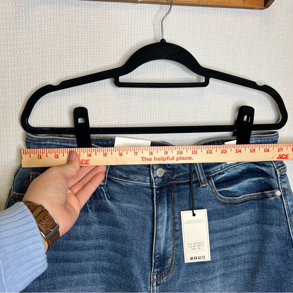 Judy Blue | NEW Blue Jean Shorts with Frayed Hem 1XL - Picture 5 of 7